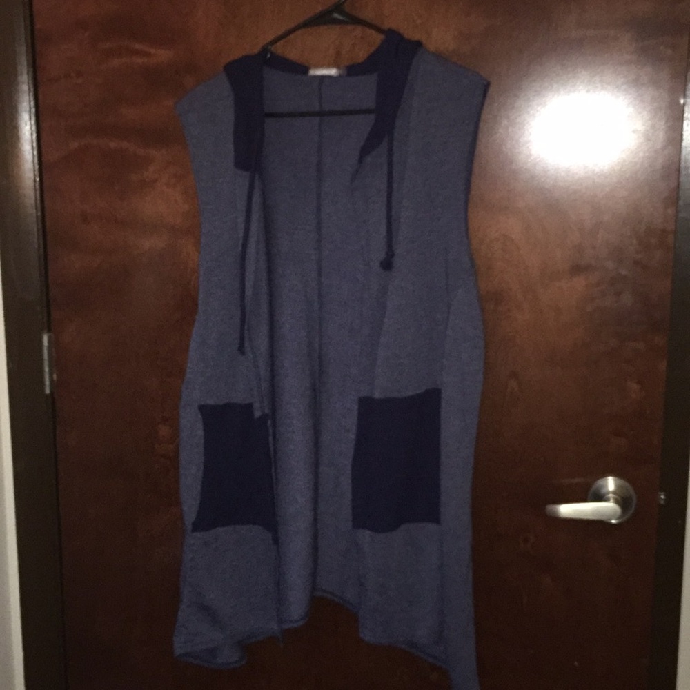 Long Sleeveless Athletic Jacket